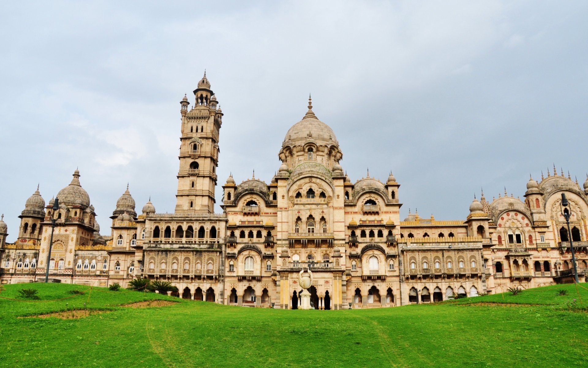 Laxmi Vilas Palace at Vadodara - IonWebs.com